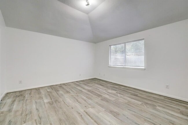 Building Photo - 25407 Clover Ranch Dr