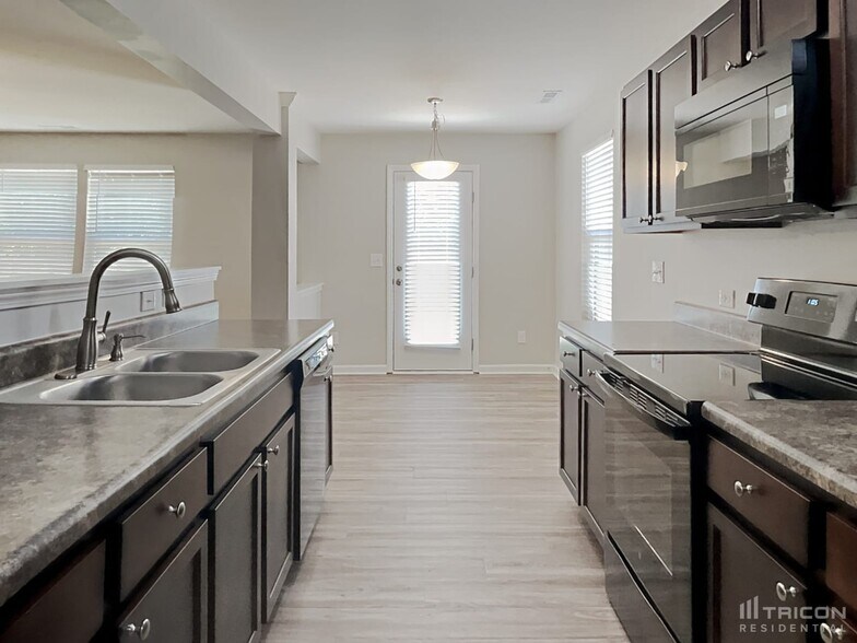 Building Photo - 828 Georgia Oak Ln