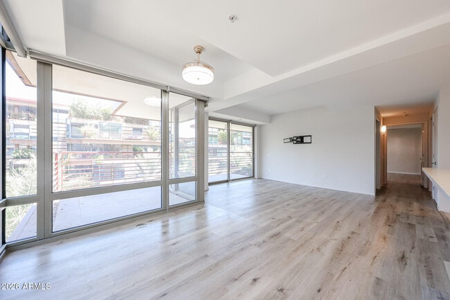 Building Photo - 7137 E Rancho Vista Dr