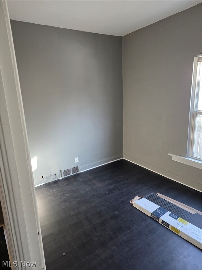 Building Photo - 168 Lake Ave