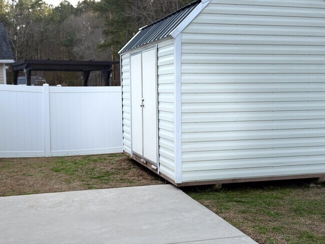 Building Photo - 301 Macarthur Dr