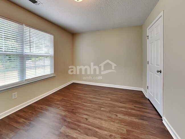 Building Photo - 260 Pampas Dr