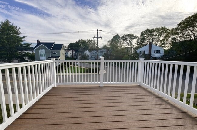 Building Photo - 145 Lagrange St