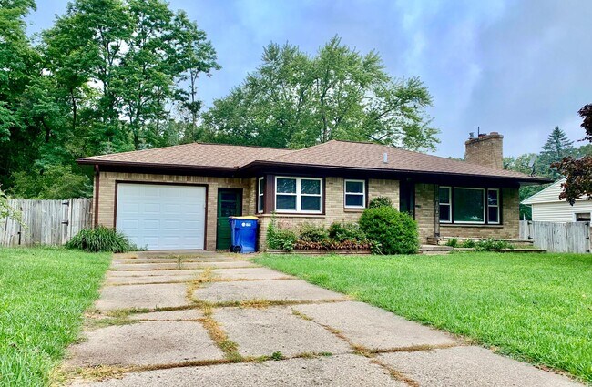 Building Photo - Two Bedroom Home in Northwest Grand Rapids
