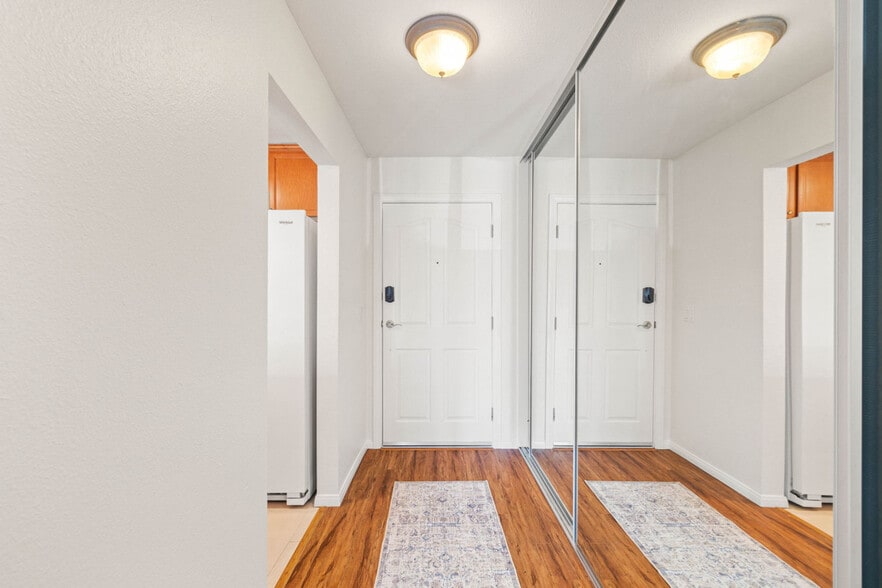 Building Photo - 3030 Suncrest Dr