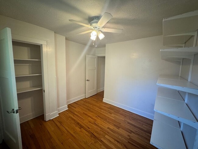 Building Photo - Updated Highland Park Townhome!