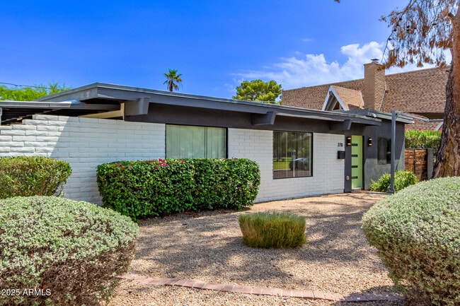 Building Photo - 3710 E Altadena Ave