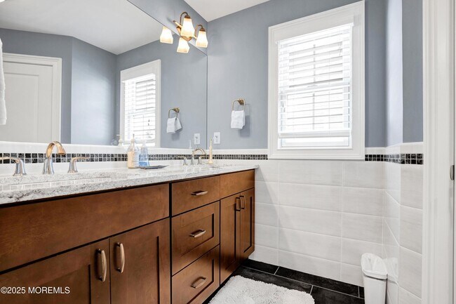 Building Photo - 206 N Lagoon Rd