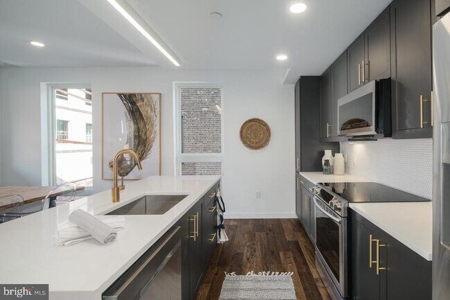 Building Photo - 1501 N 31st St