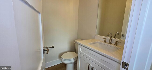 Building Photo - 7 Chapel Alley