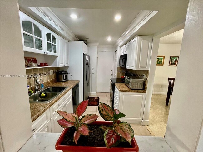 Building Photo - 6861 SW 147th Ave