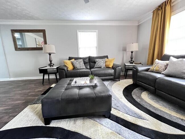 Building Photo - 3461 Southgate Trail SE