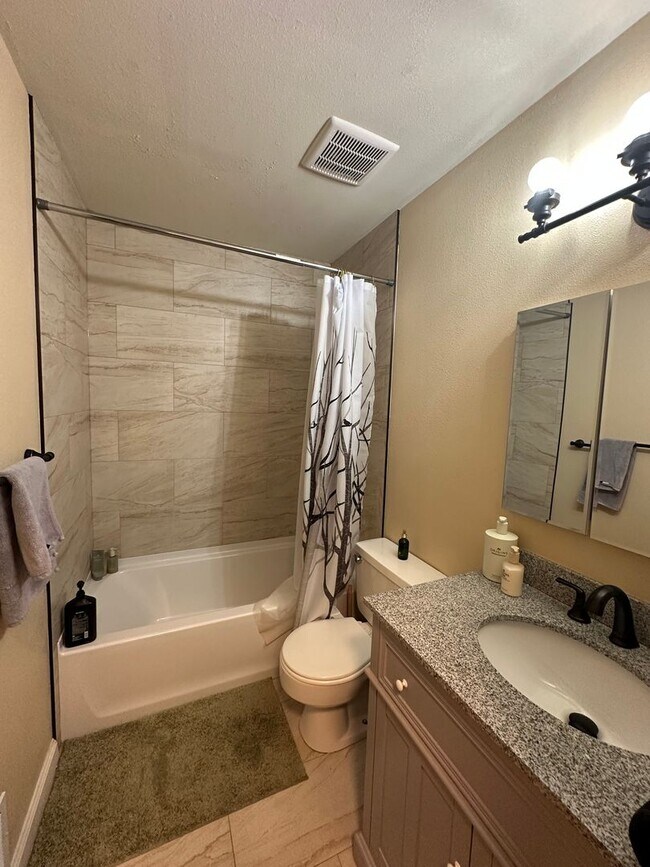 Building Photo - Charming 2 Bedroom Duplex in Ft. Collins