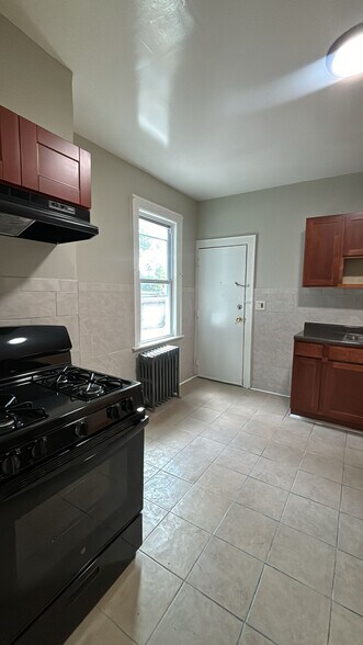 262 Ellis Ave 1 - 263 Ellis Ave