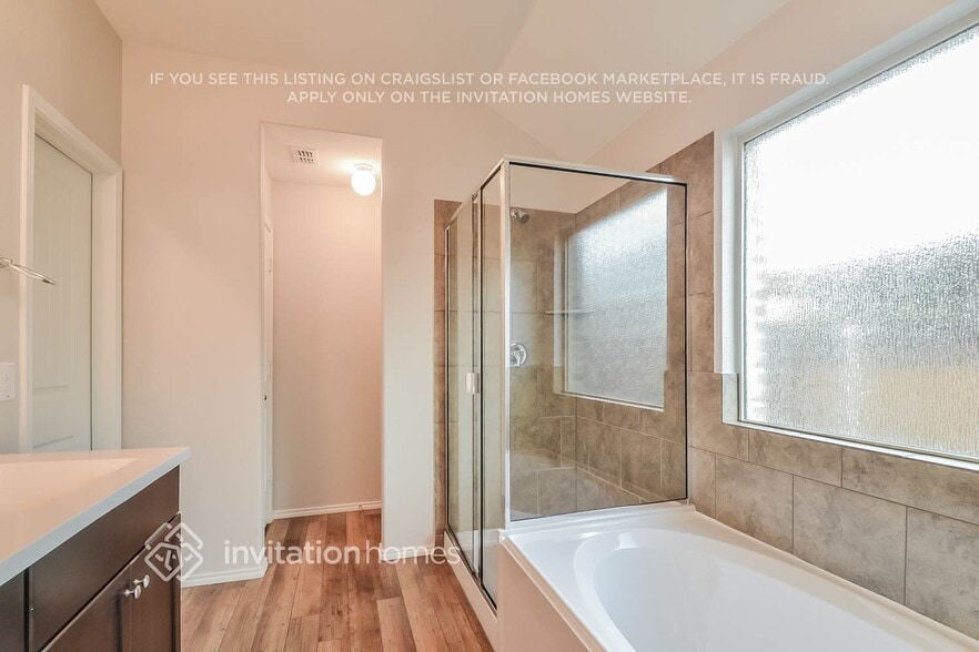 Building Photo - 1790 Alamandine Ave