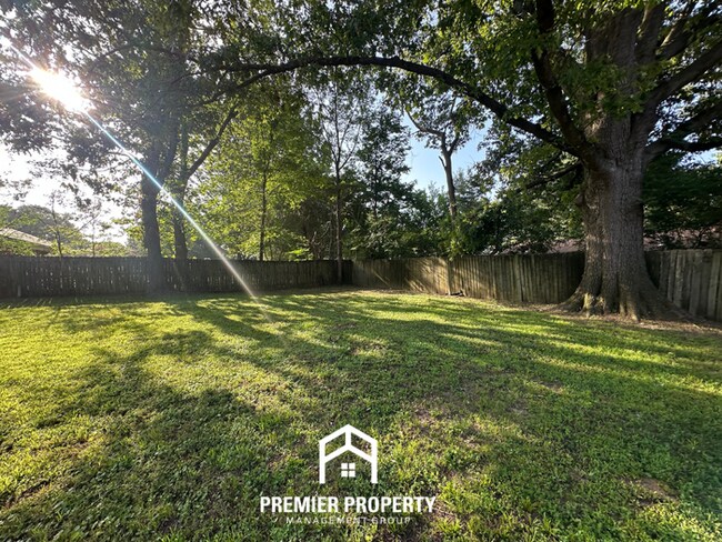 Building Photo - Move-In Ready 4BR Home in 38134 - Airy Living Spaces & Private Backyard