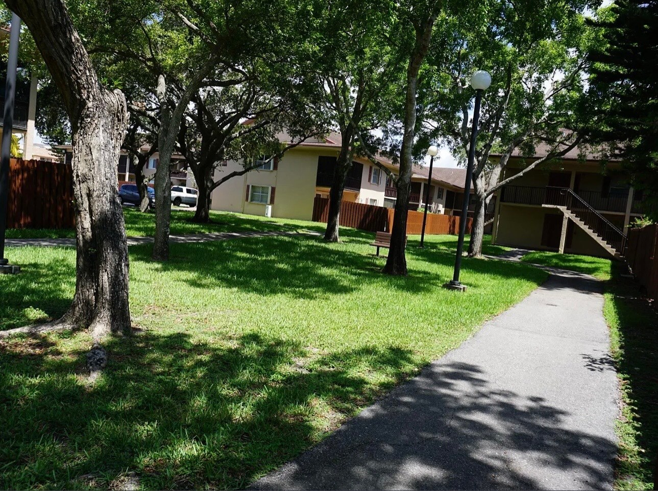 Building Photo - 11285 N Kendall Dr