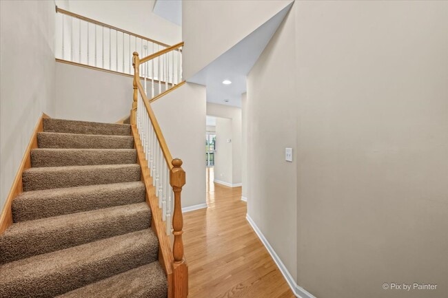 Building Photo - 1058 E Danbury Dr