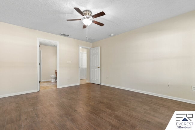 Building Photo - 9 Waywood Pl