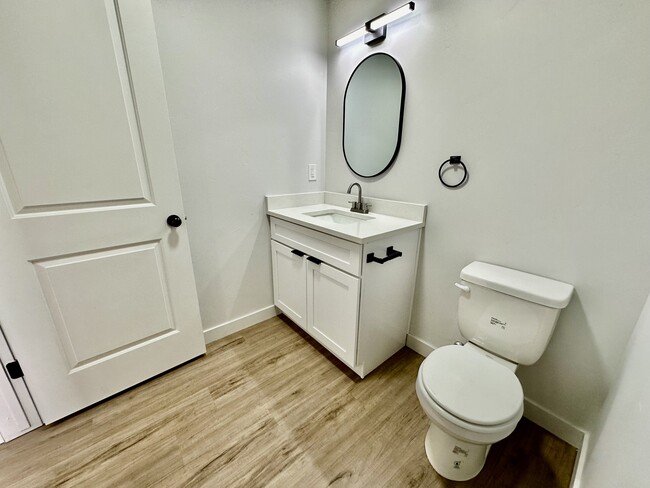 Building Photo - Private Bedroom/Bath in 2,200 Sq Ft 5 Bedr...