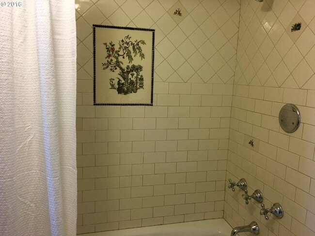 Building Photo - Beautiful 2 bedroom