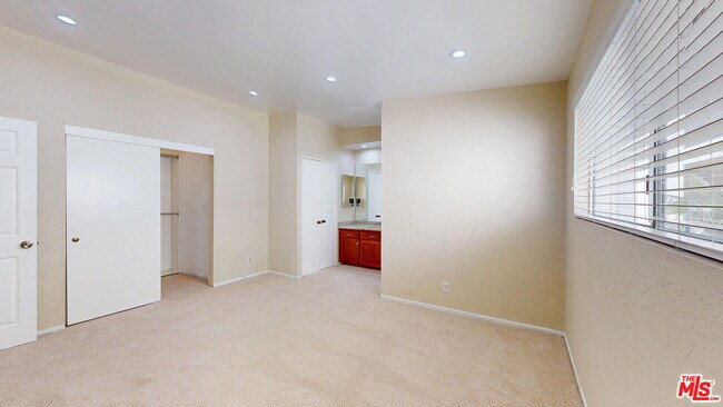 Building Photo - 14007 Milbank St