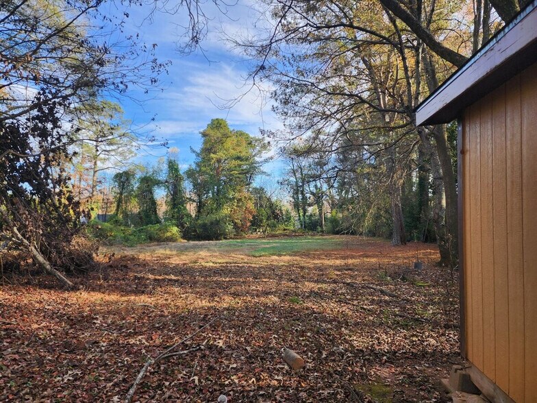 Building Photo - 1114 Fayetteville Rd SE