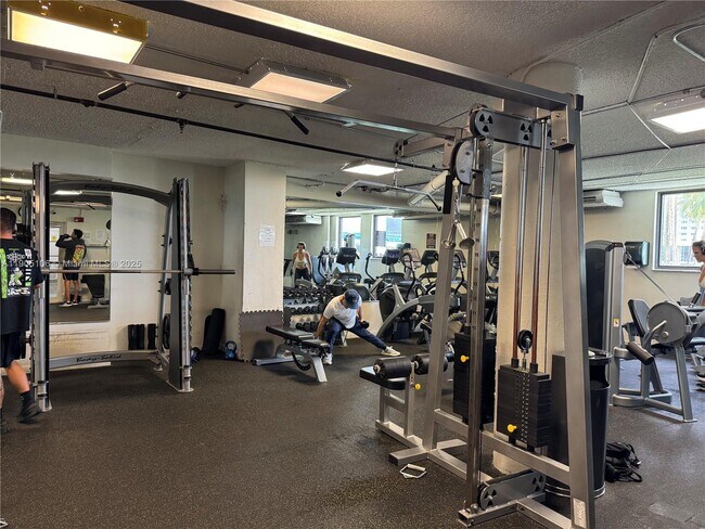 Building Photo - 825 Brickell Bay Dr