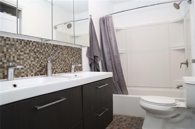 Building Photo - 74 Tell St