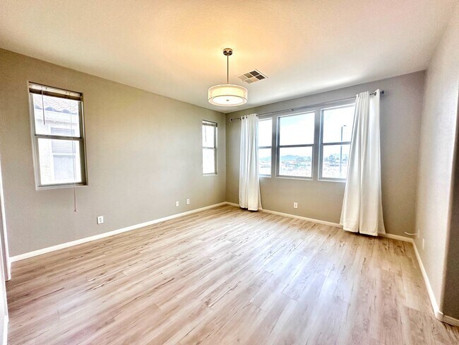 Building Photo - Available For viewing May 1, 2026. Beautiful SW Las Vegas Home. 4 Beds 2.5 Bath.