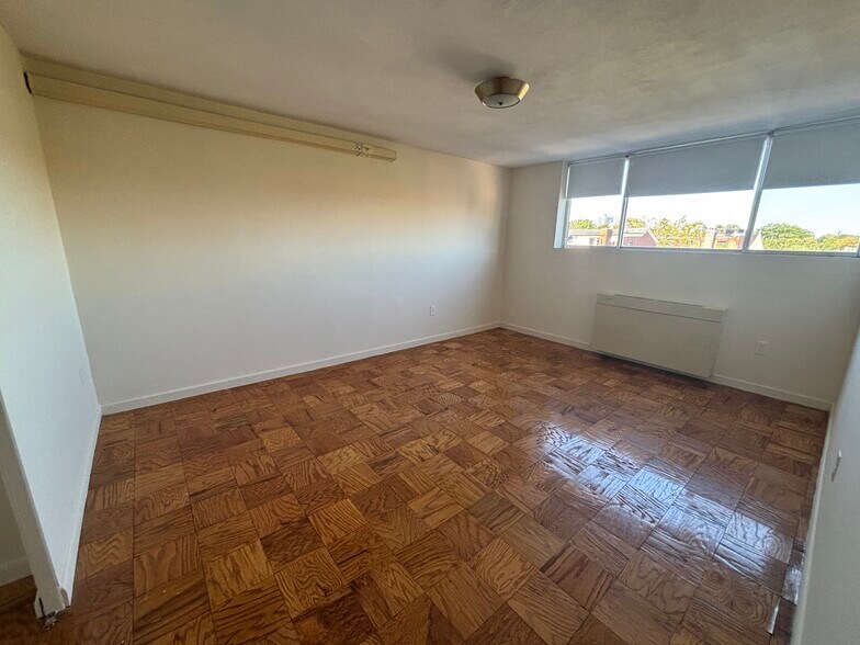 Building Photo - 80 Monmouth St