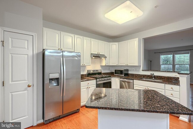 Building Photo - 8820 Papillon Dr