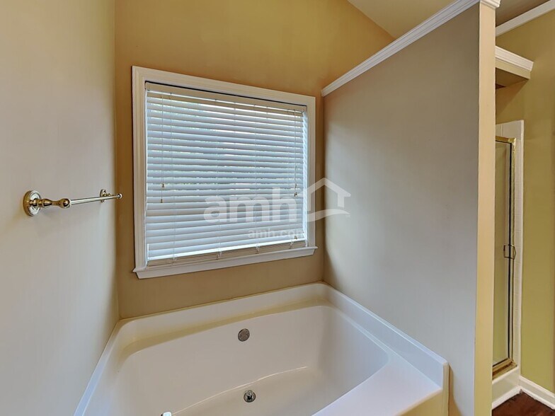 Building Photo - 3380 Lake Breeze Ct