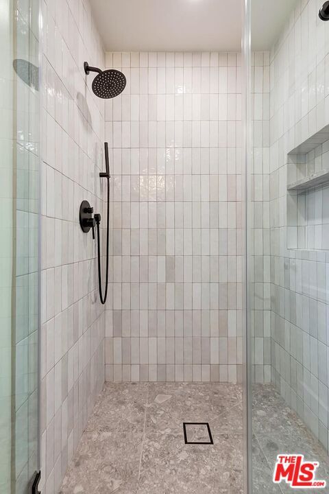 Building Photo - 405-404 Shirley Pl