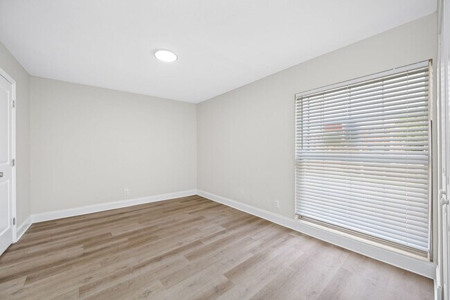 Building Photo - Davis Islands! RARE 3/2 FRESHLY RENOVATED,...
