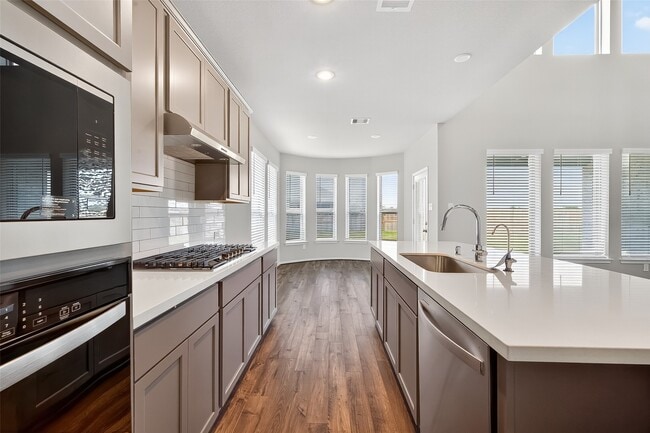 Building Photo - 411 Sunlit Vly Cir