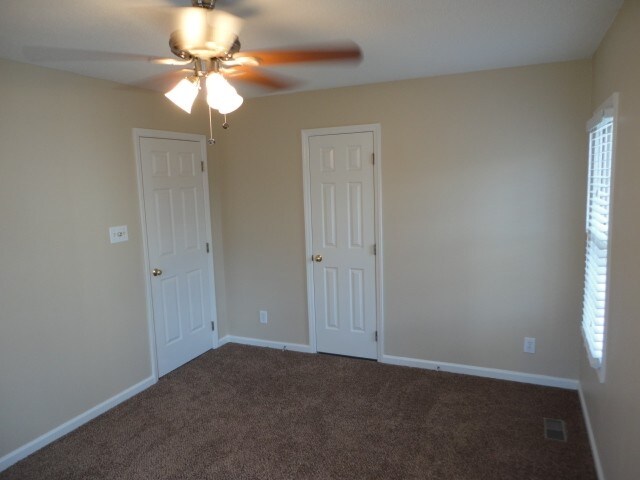 Building Photo - 705 Cattail Cir