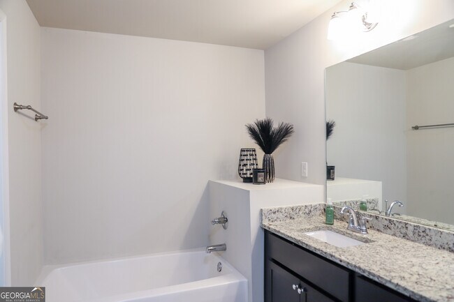 Building Photo - 402 Mulberry Row