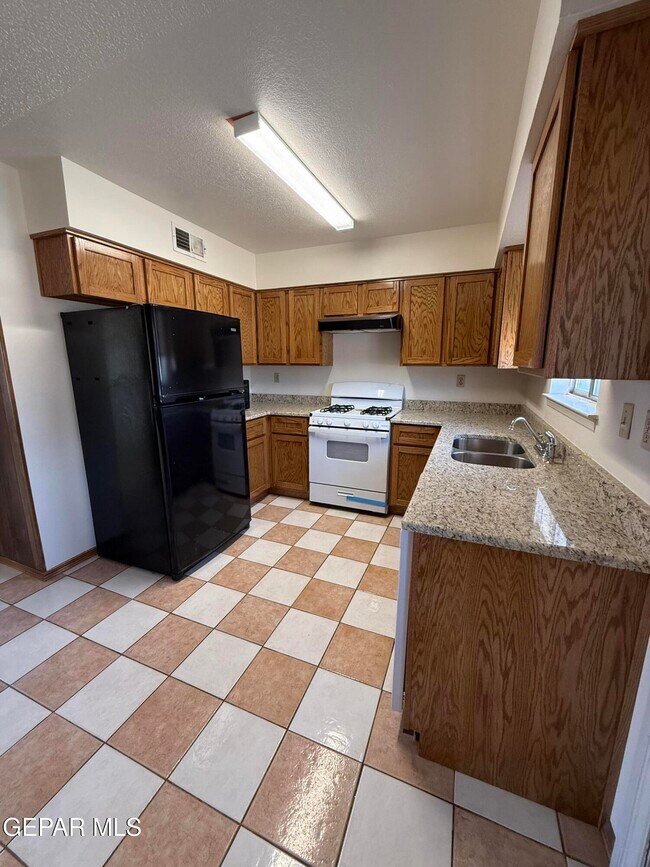 Building Photo - 8403 Villanova Dr