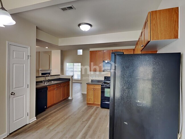 Building Photo - 935 Legacy Park Rd