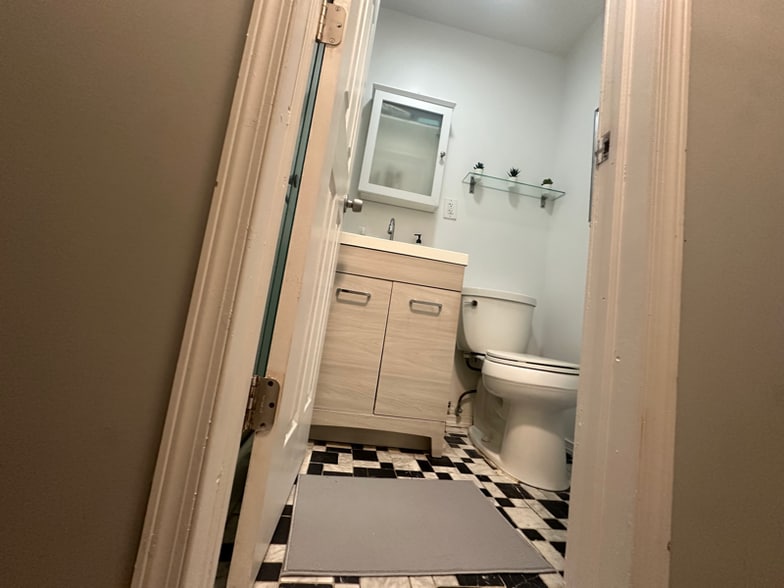 Building Photo - 188 Cornelia St