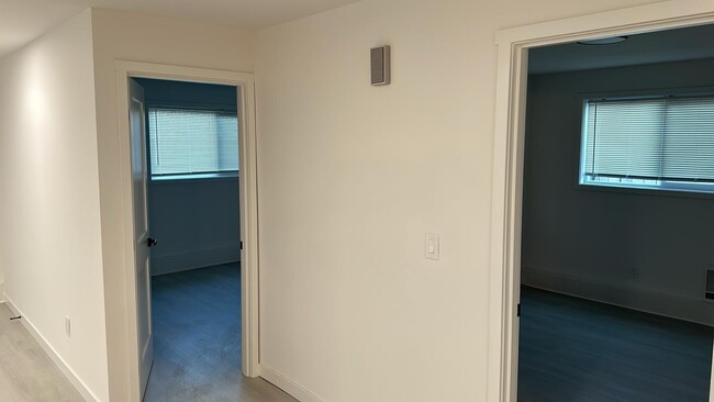 Building Photo - Everett Duplex