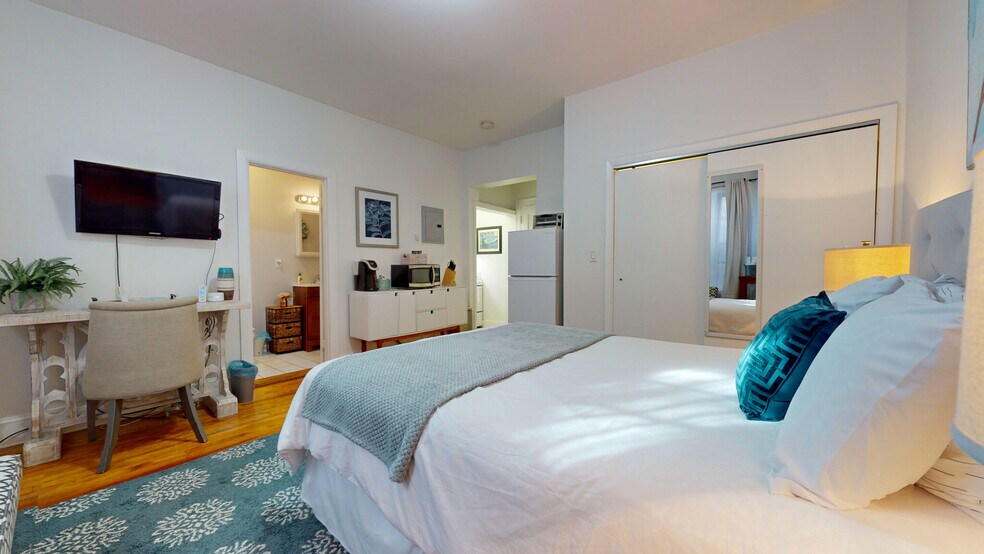 Building Photo - 1253 Beacon St