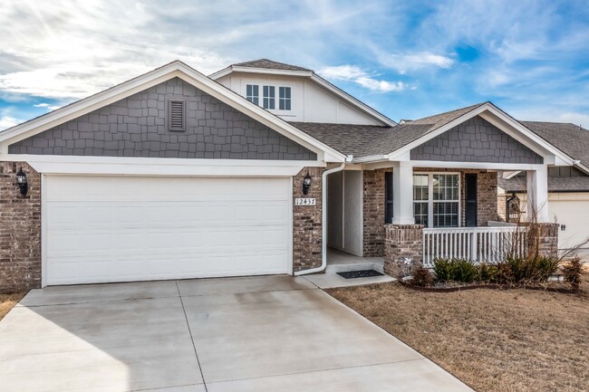 Building Photo - Stunning home in Choctaw