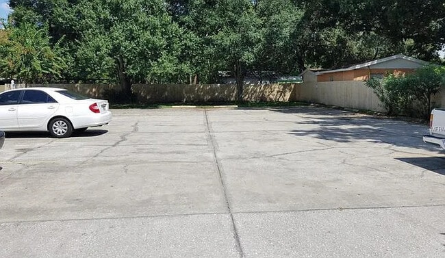 Building Photo - 727 N Himes Ave