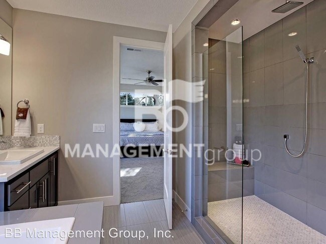 Building Photo - 3 br, 2.5 bath House - 10805 NW Cornell Rd