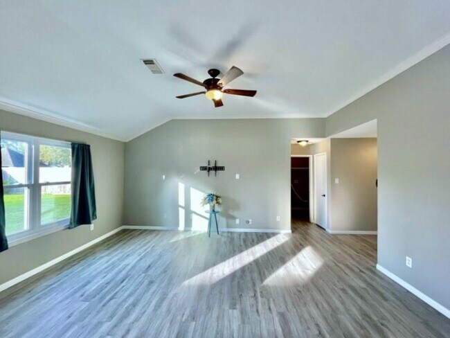 Building Photo - 6935 Creek Village Dr