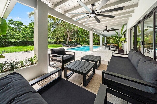 Building Photo - 15121 SW 69th Ct