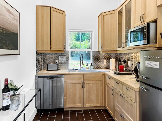 Building Photo - 3355 Saratoga Rd