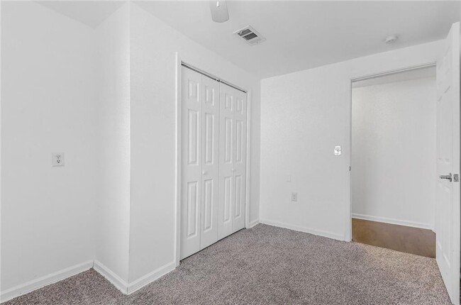 Building Photo - 1105 E 3rd St